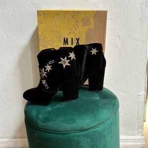 NIB Mix No. 6 black velvet booties with metallic detail, size 7